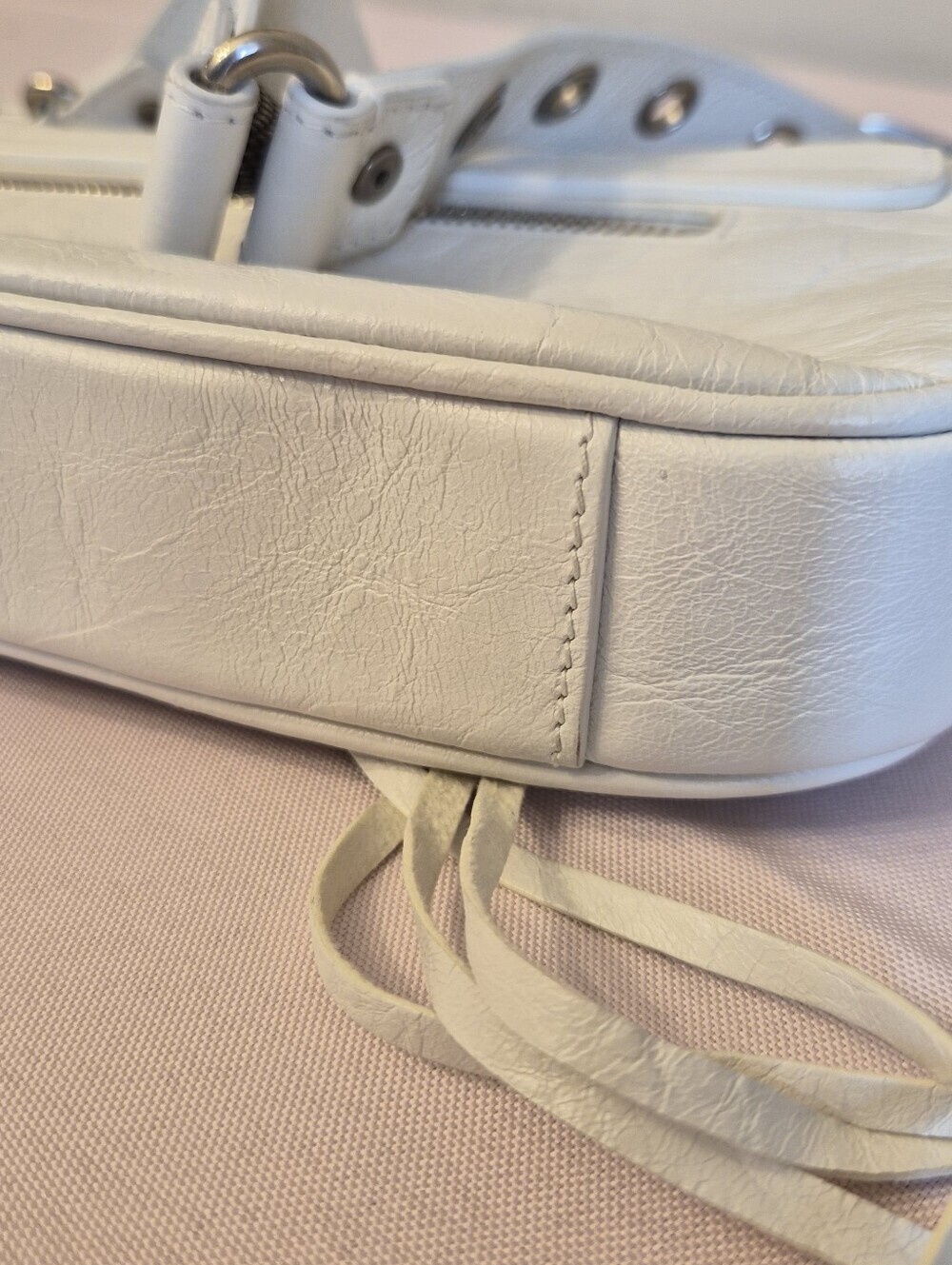 Balenciaga Le Cagole Shoulder Bag – Optic White - Picture 10 of 13